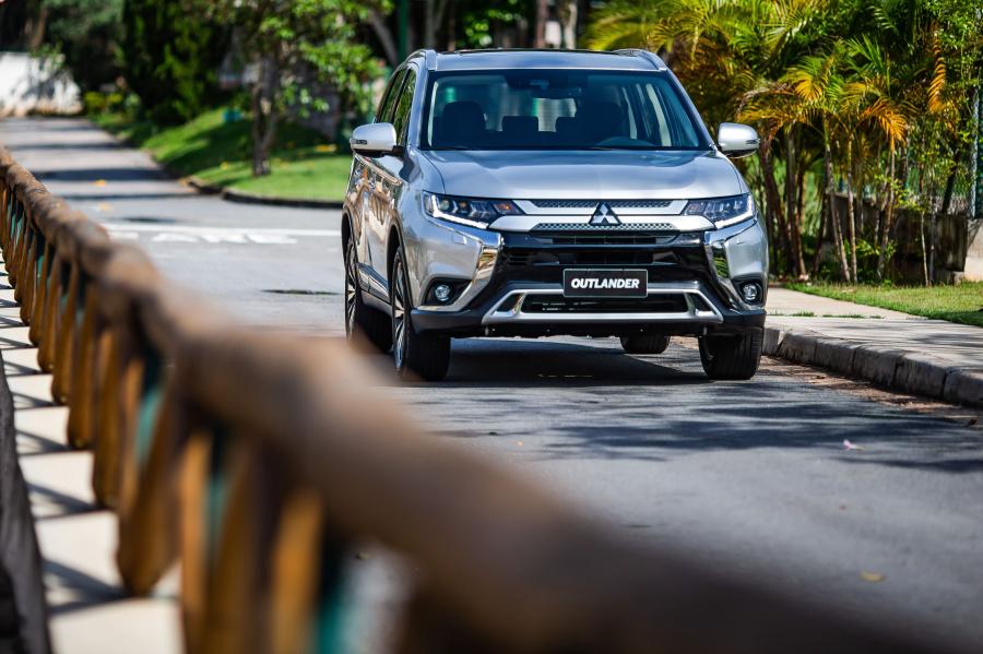  Mitsubishi Outlander HPE-S 2018 года  (LA) (фото 24 из 40)